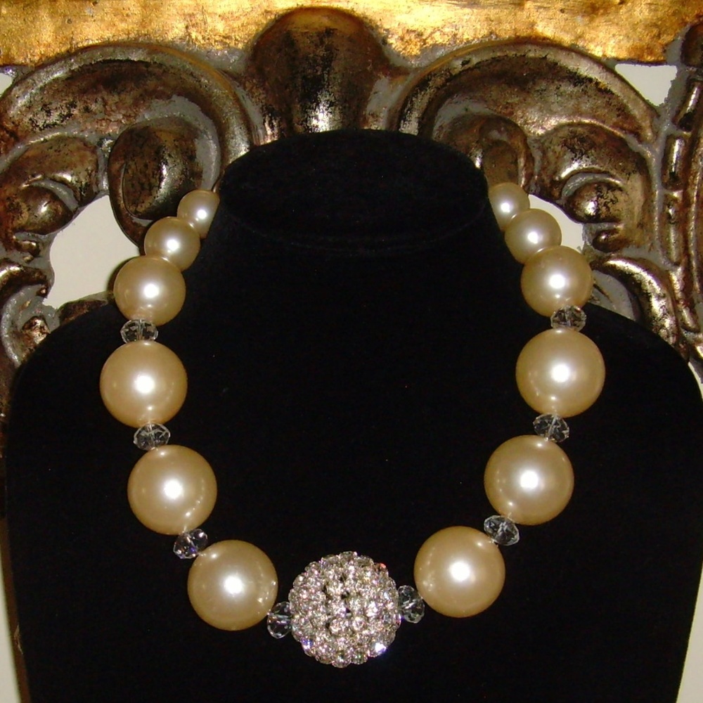Off White Simulated Pearl and Rhinestone Necklace